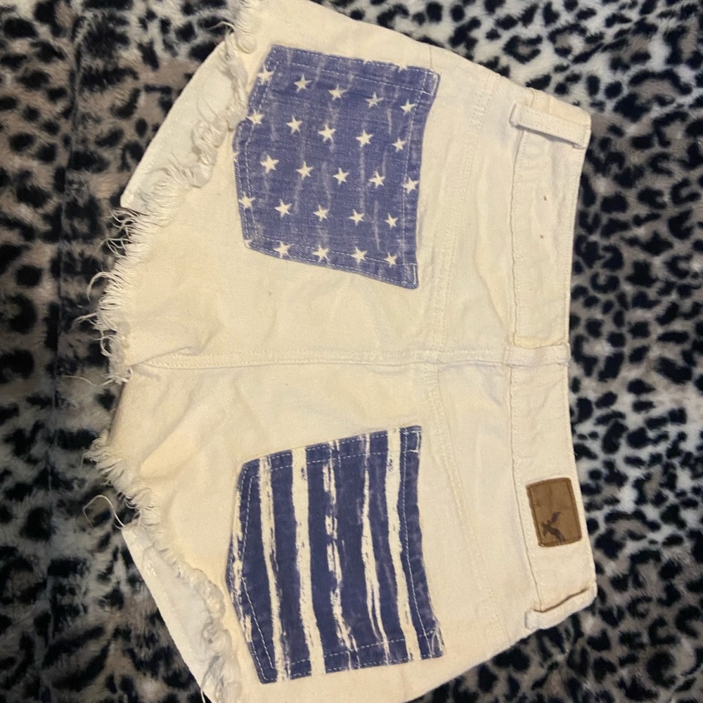 American Eagle size 0 white shorts with blue flag on the pockets
